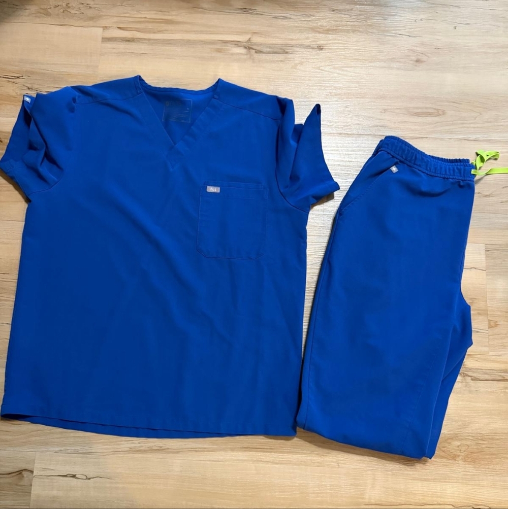 Figs Men's Vibrant Blue Scrub Set